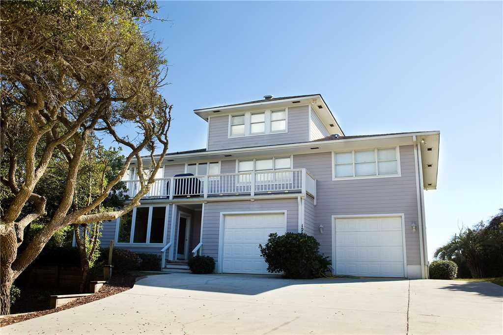 Come and enjoy this large family vacation home located in a beautiful private area of Pine Knoll Shores.