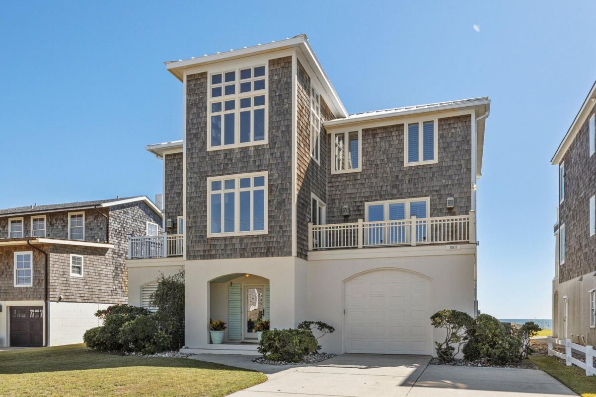frontal shot of beach house